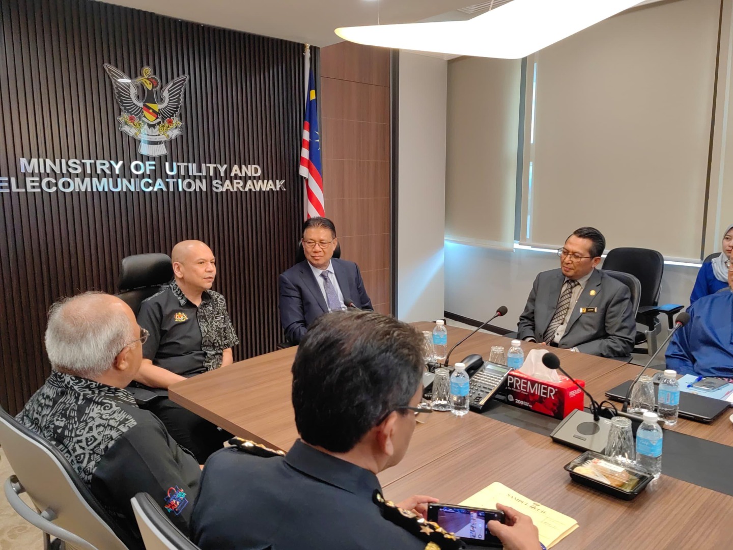 PERJUMPAAN YBM PDN BERSAMA MENTERI UTILITI DAN TELEKOMUNIKASI SARAWAK