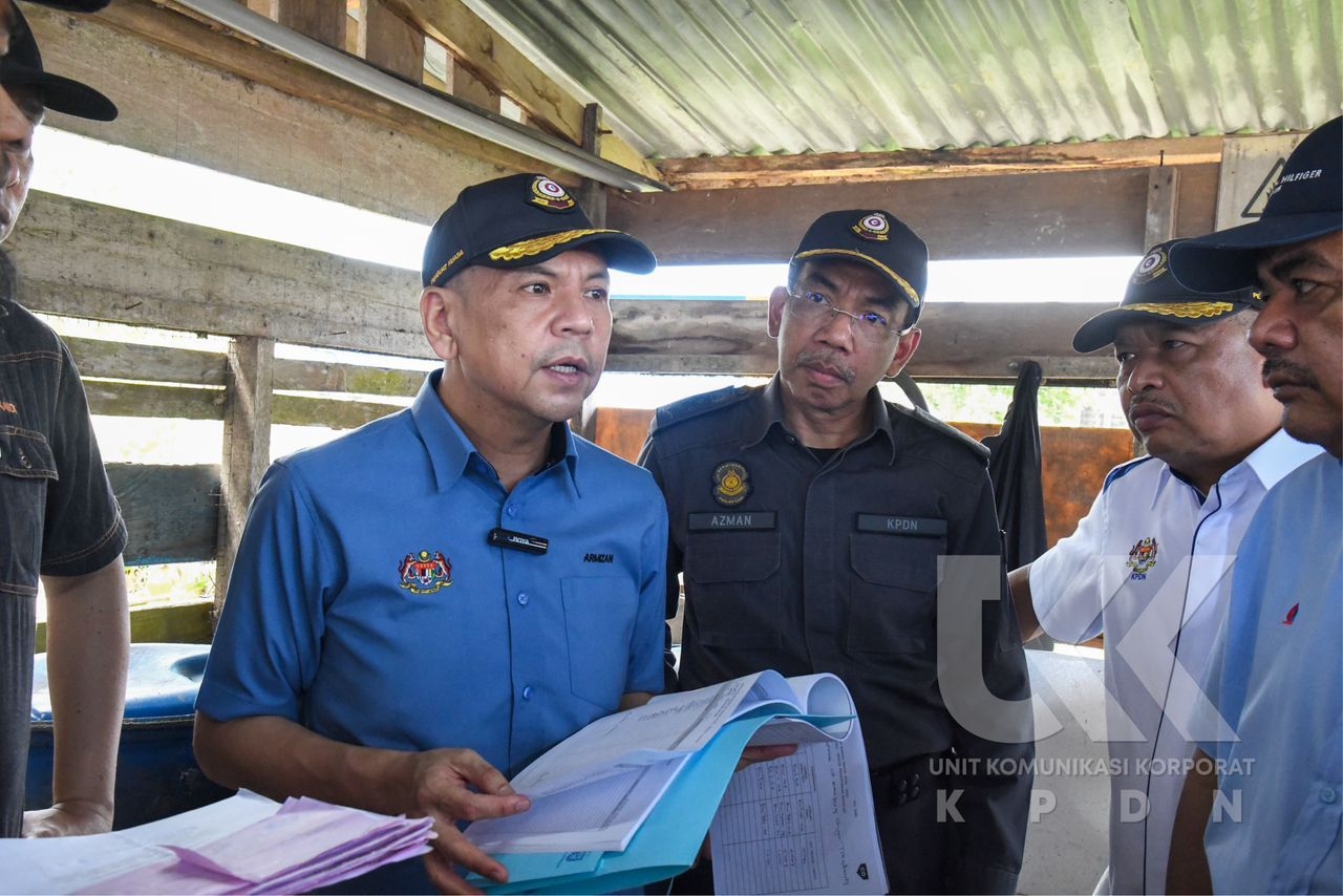 LAWATAN KERJA RASMI YB MENTERI PDN KE PULAU SEBATIK, TAWAU, SABAH - PEMANTAUAN PENGEDARAN BARANG KAWALAN DAN BARANG PERLU