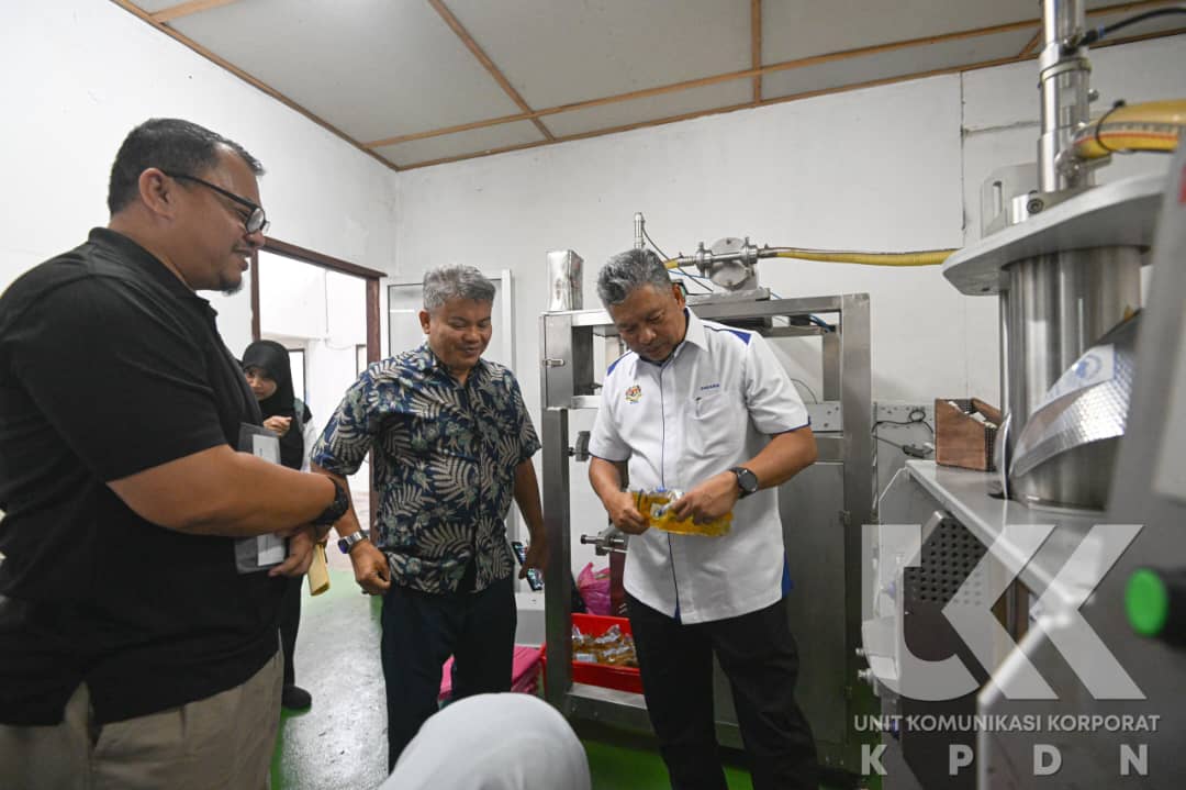 PROGRAM PENGEDARAN BARANG PERLU, LPG DAN COMMUNITY DRUMMING DI PULAU TUBA