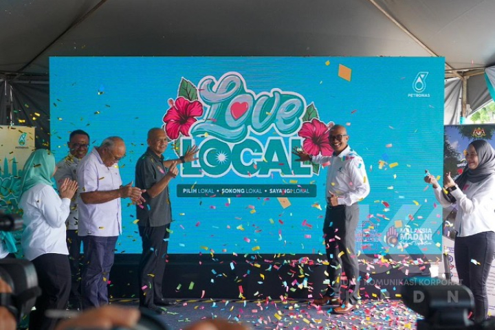 MAJLIS PENYERAHAN KIT MERDEKA DAN KEMPEN LOVE LOCAL